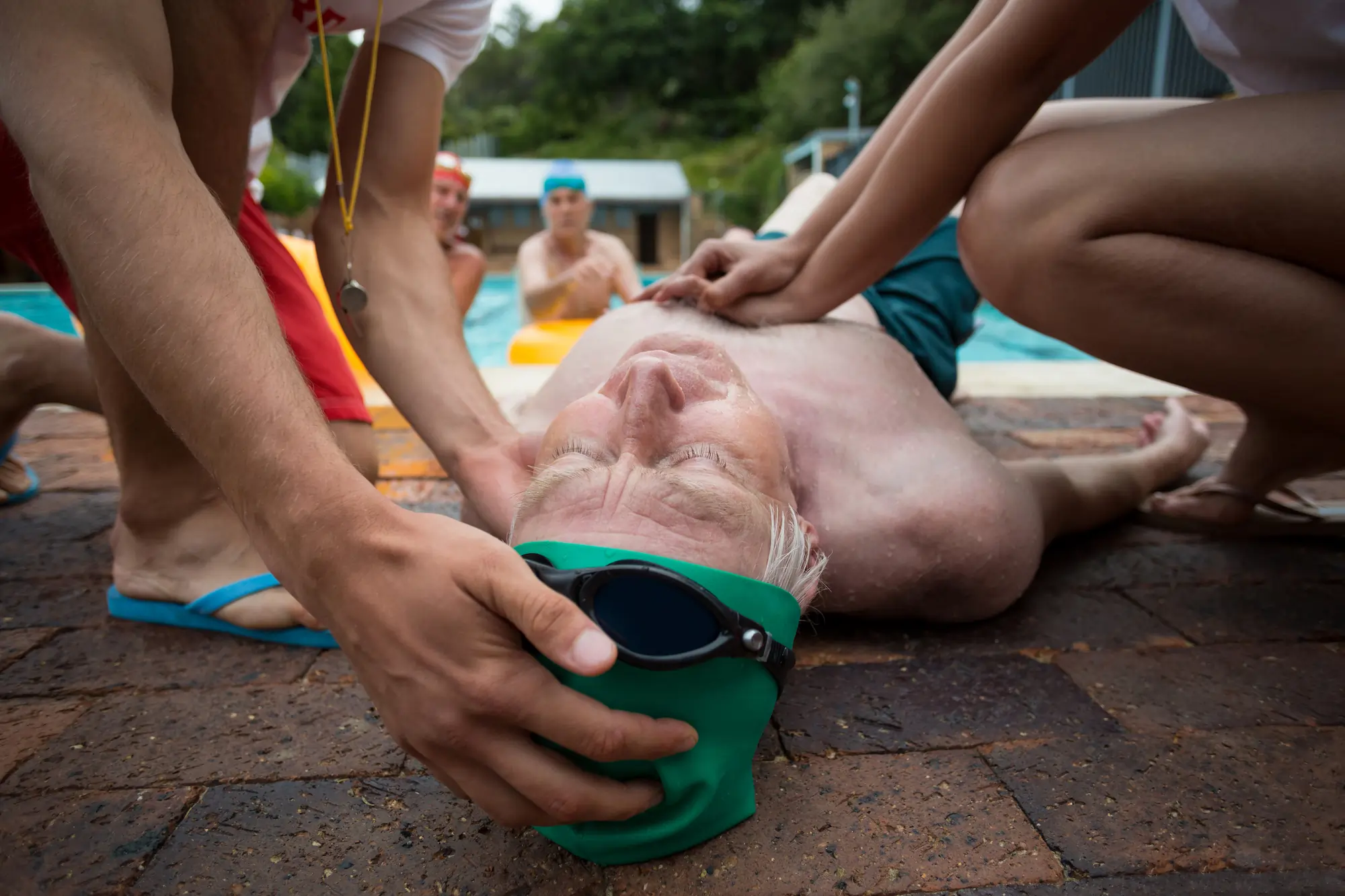 lifeguards-pressing-chest-of-unconscious-man-at-po-2025-04-03-05-35-26-utc